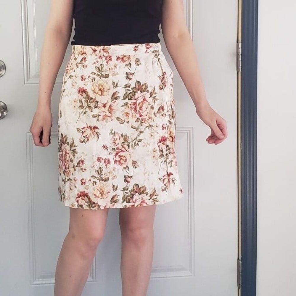 90s Cream and Pink Floral Skort